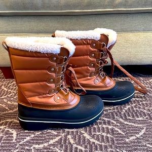 DSG kids winter boot waterproof.  Size 5
